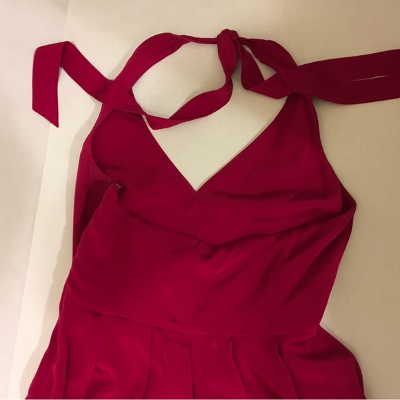 Elegant Red Sleeveless Dress - Picture 5 of 5